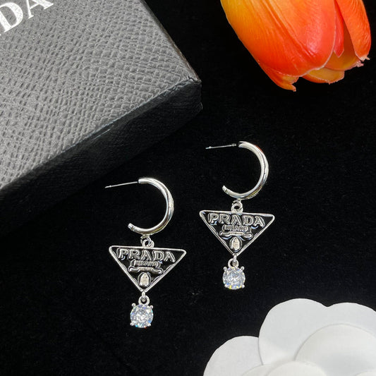 Pendientes de cristal con colgante de logotipo triangular
