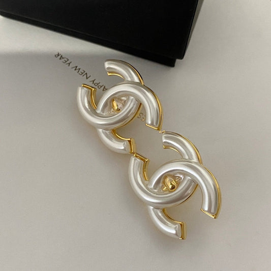Boucles d'oreilles rétro blanches élégantes
