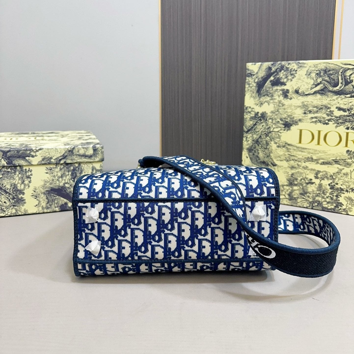 Sac à main classique embossé