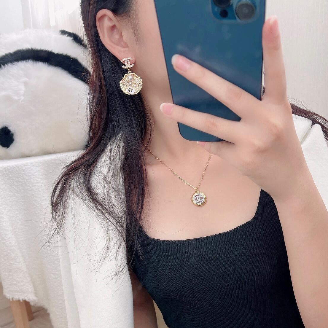 Boucles d'oreilles élégantes en perles de nacre