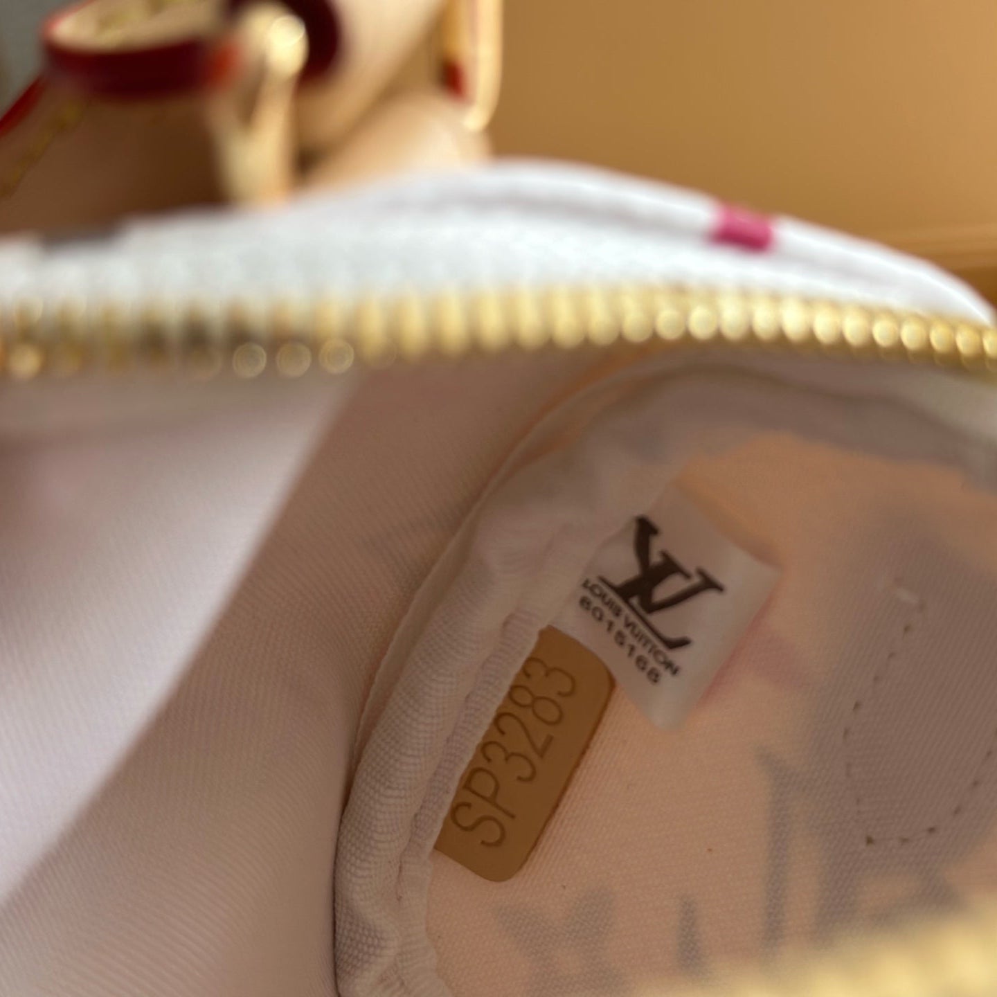 Sac blanc à nœud, gaufré et coloré