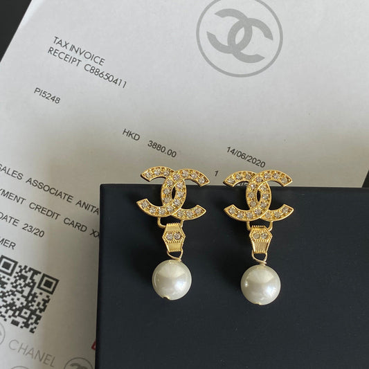 Boucles d'oreilles élégantes en perles et diamants