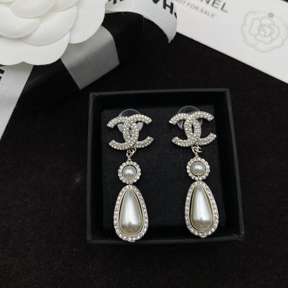 Boucles d'oreilles élégantes en perles et diamants