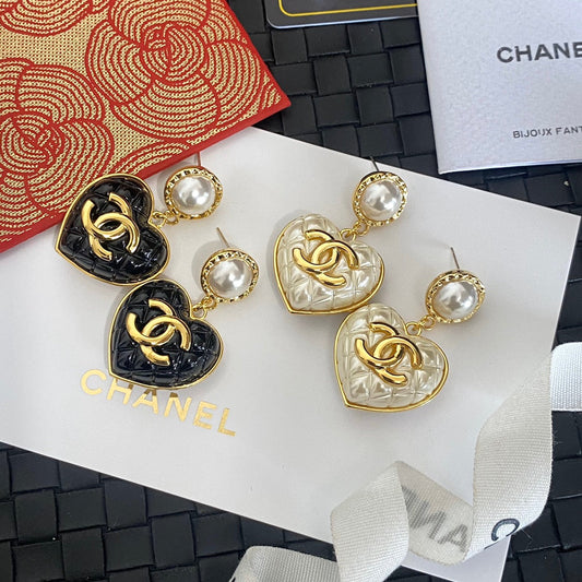 Pendientes Chapados de Perlas en Forma de Corazón