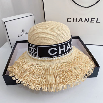 Sombrero de paja con flecos y perlas