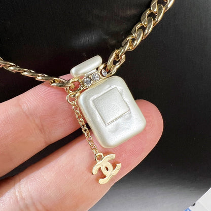 Collar de Perfume con Perlas
