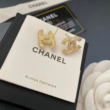 Boucles d'oreilles clous lettre perle tempérament