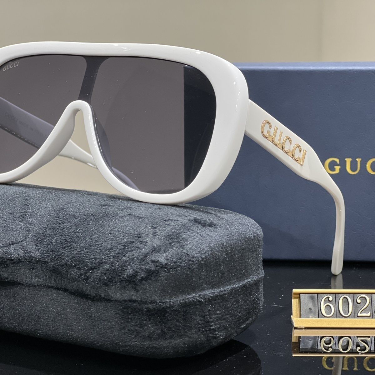 Gafas de sol de moda de una pieza con montura grande