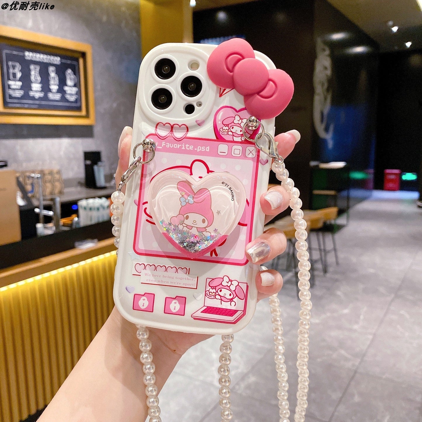 Estuche rosa con diseño de dibujos animados