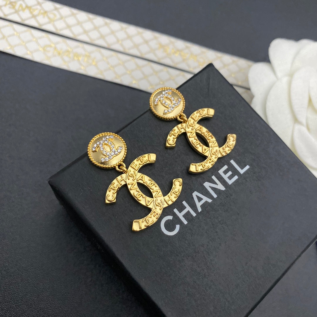 Boucles d'oreilles pendantes vintage Double C