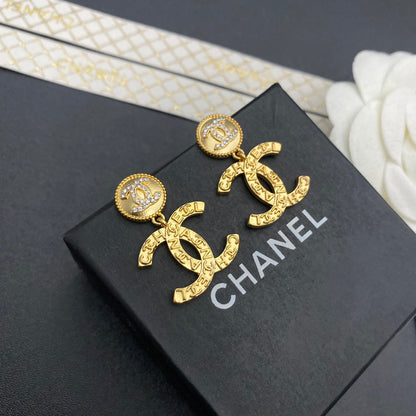 Boucles d'oreilles pendantes vintage Double C