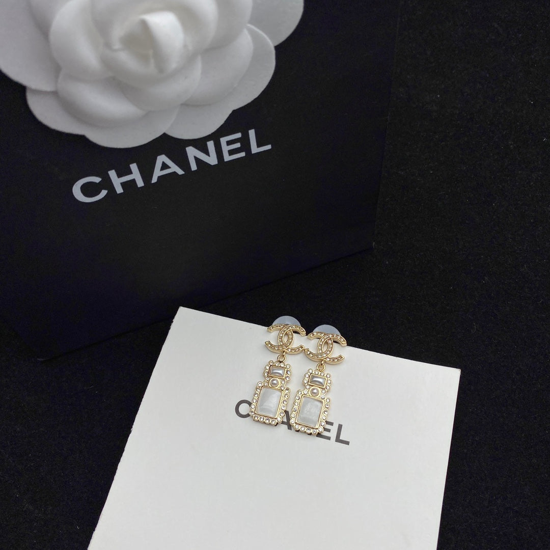 Boucles d'oreilles pendantes élégantes en forme de flacon de parfum
