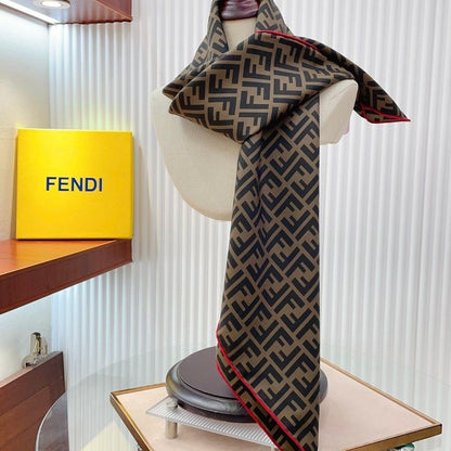 F Foulard en soie gaufrée 90 carrés