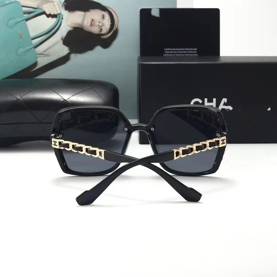 Gafas de sol de mujer con montura completa y letras