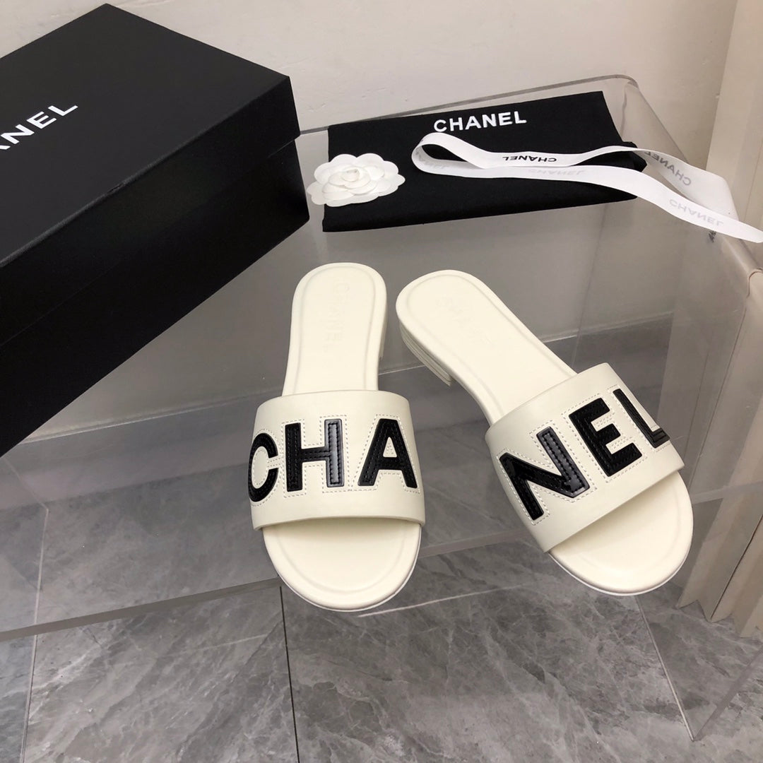 Mules en cuir motif alphabet blocs de couleur