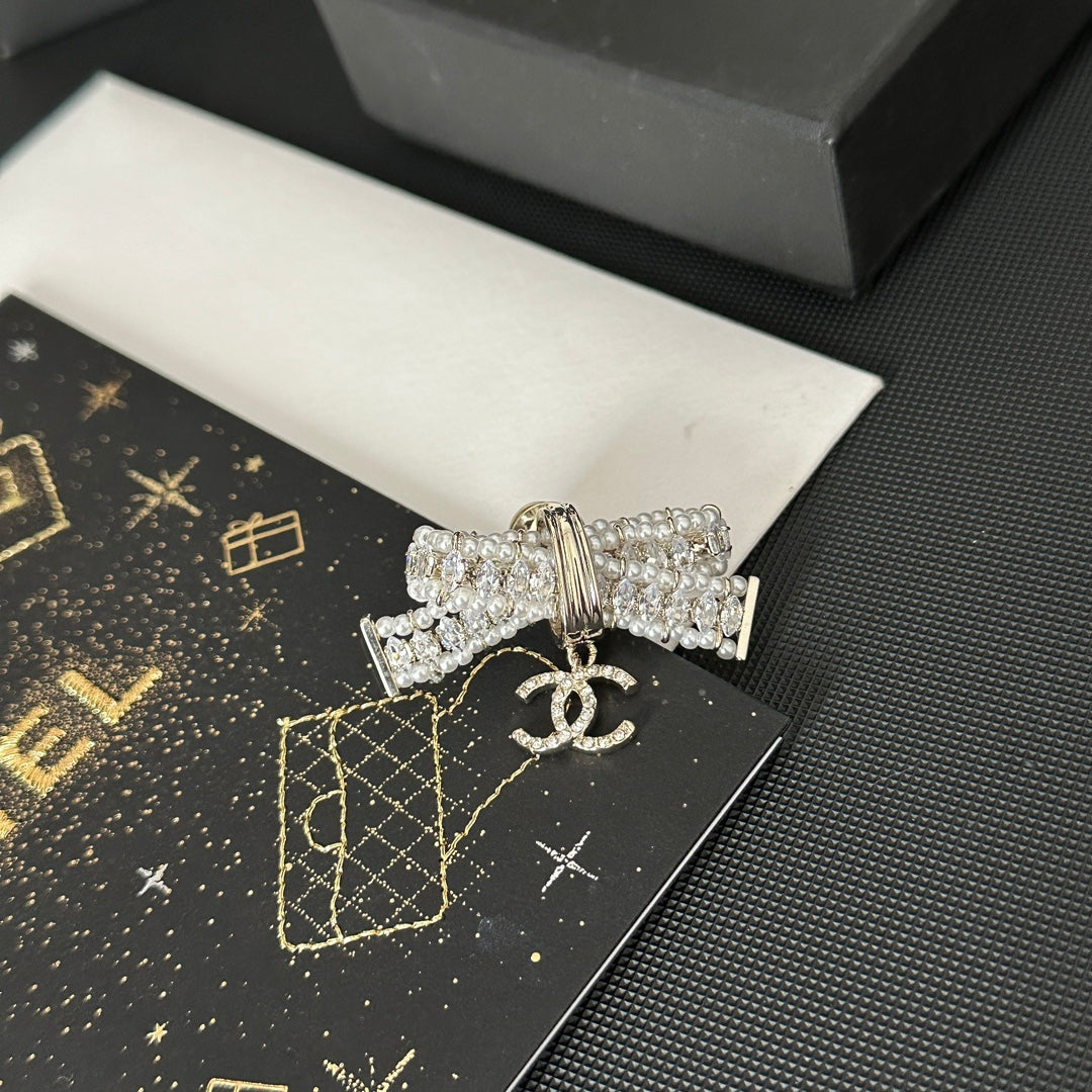 Broche de lazo con diamantes