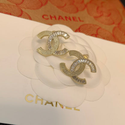 Nuevos Pendientes con Logotipo de Costura de Diamantes Brillantes