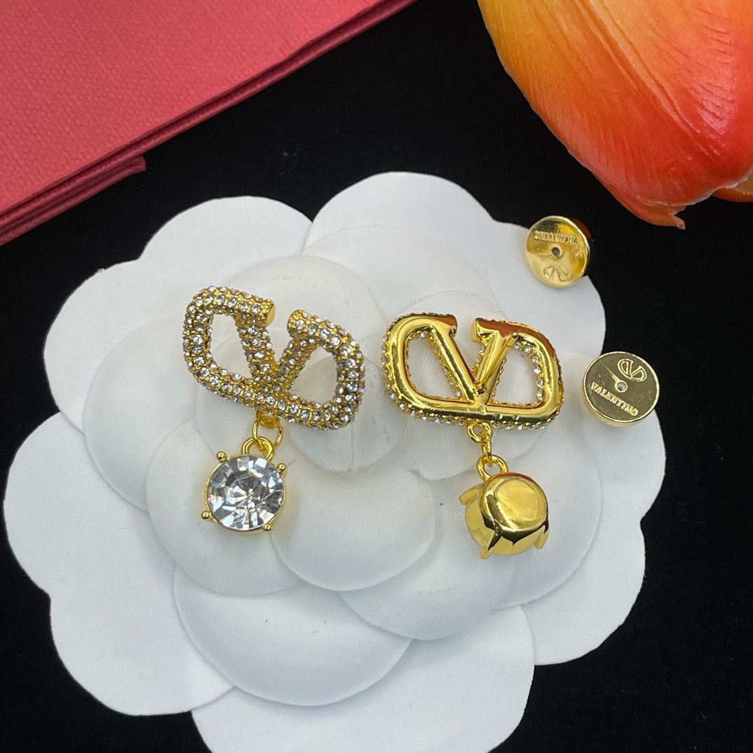 Boucles d'oreilles lettre V entièrement serties de diamants