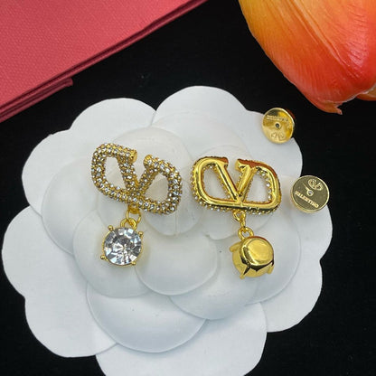 Boucles d'oreilles lettre V entièrement serties de diamants