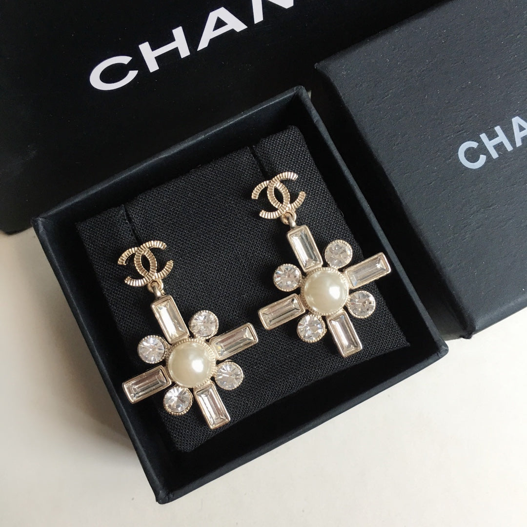 Pendientes de perlas con diamantes cuadrados y temperamento