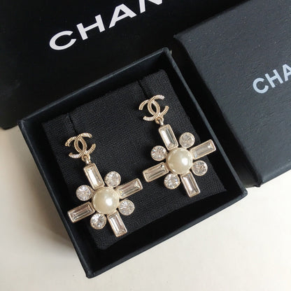Pendientes de perlas con diamantes cuadrados y temperamento