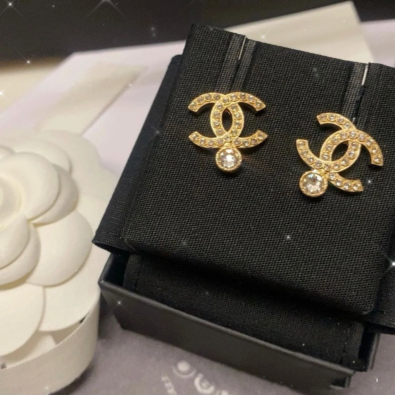 Boucles d'oreilles clous en diamant avec lettre, style tempérament