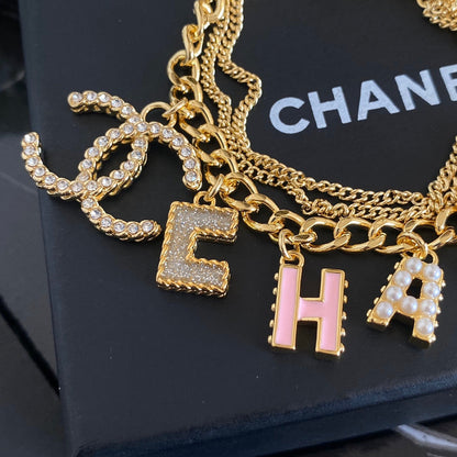Pulsera Ajustable con Dije de Letra Premium