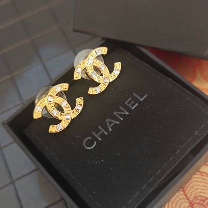Pendientes de cristal con logotipo de letras vintage