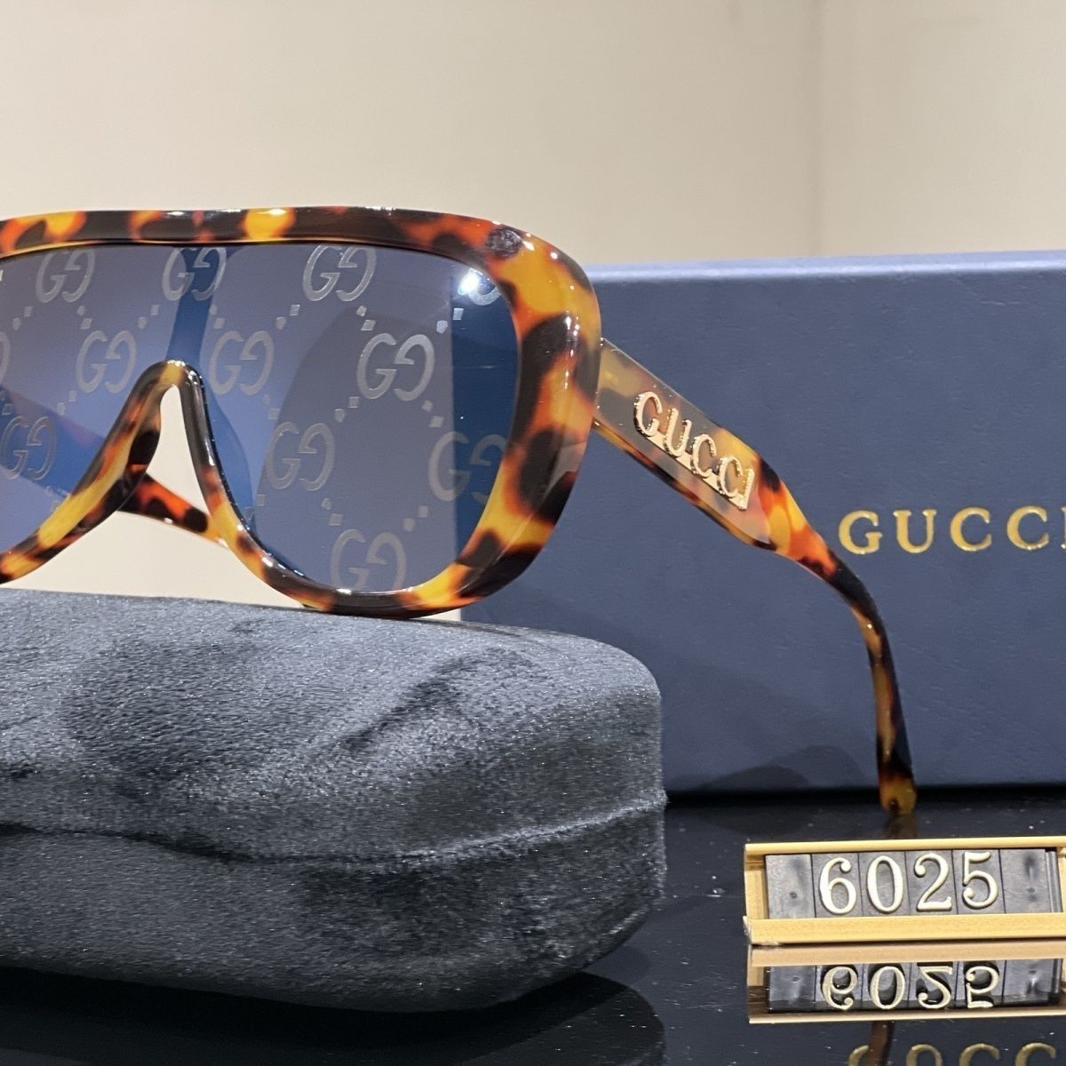 Gafas de sol de moda de una pieza con montura grande