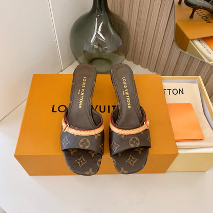 Nouvelles sandales à talon Monogram