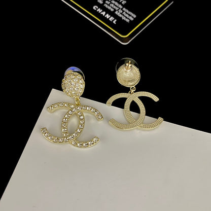 Boucles d'oreilles logo serties de diamants brillants