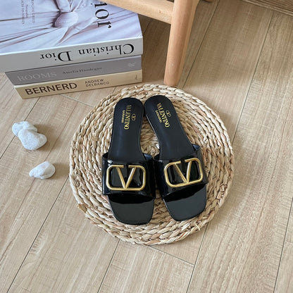 V Buckle Flat Slippers