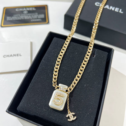 Collar de Perfume con Perlas