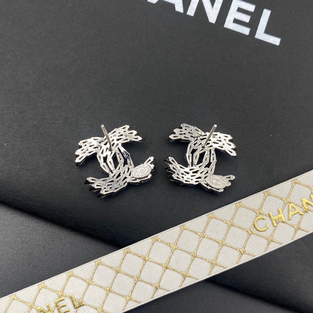 Pendientes de cristal y diamantes brillantes