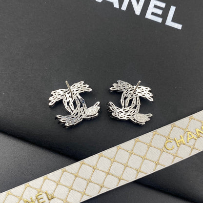 Pendientes de cristal y diamantes brillantes