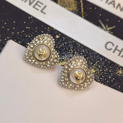 Pendientes de botón vintage con forma de corazón y diamantes