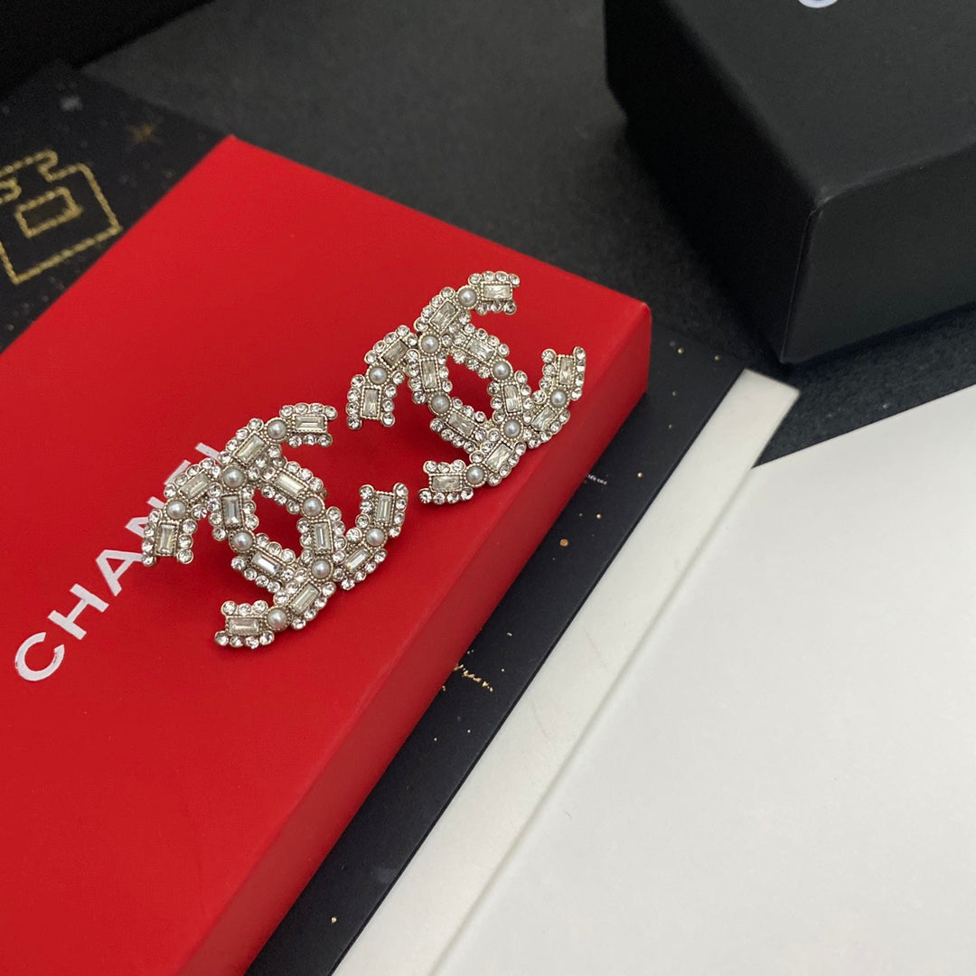 Pendientes con el logotipo de Diamond Pearl