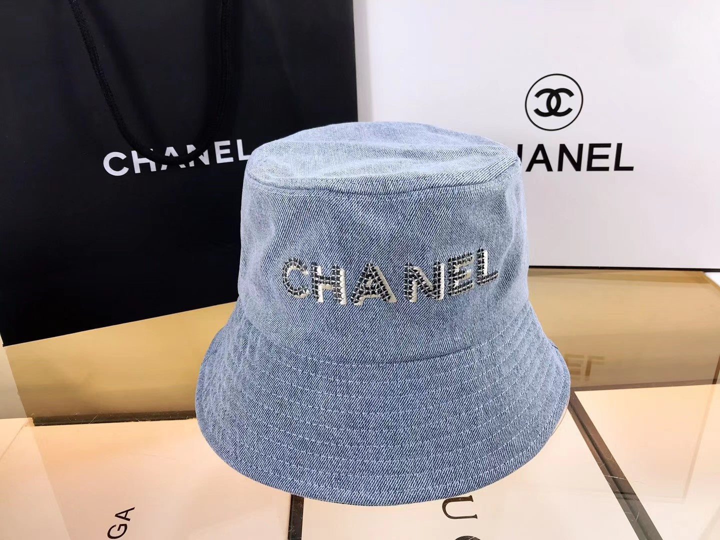 Sombrero de cubo de mezclilla con logo de diamante