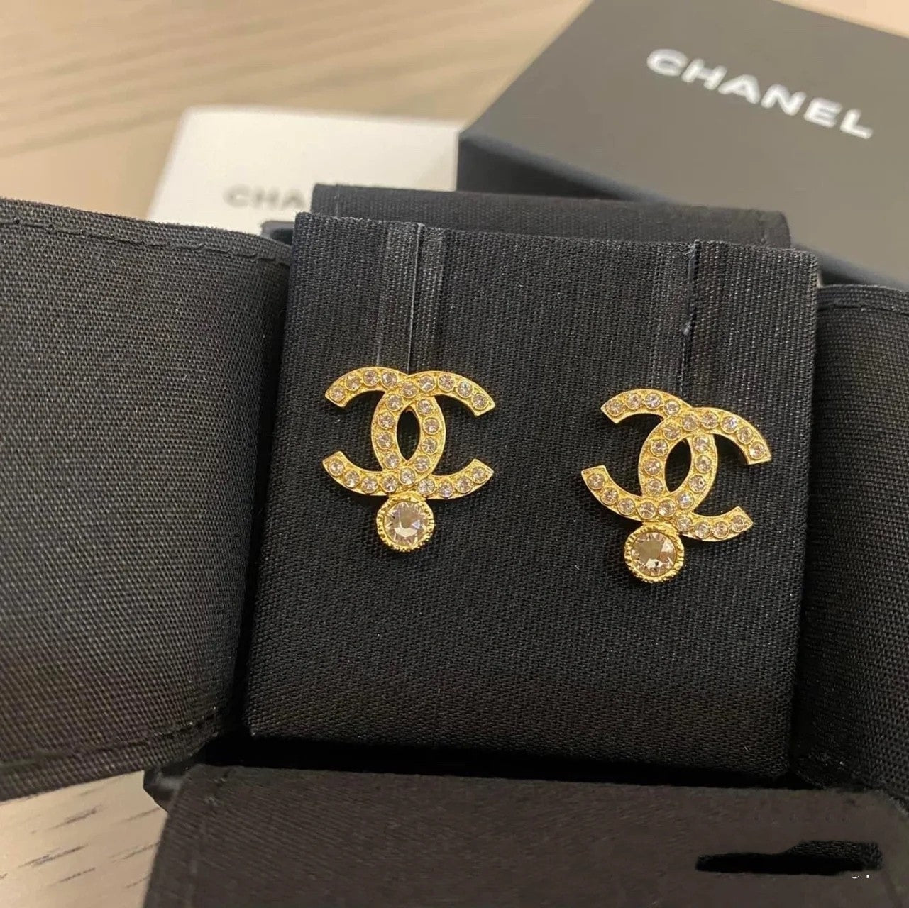 Boucles d'oreilles clous en diamant avec lettre, style tempérament