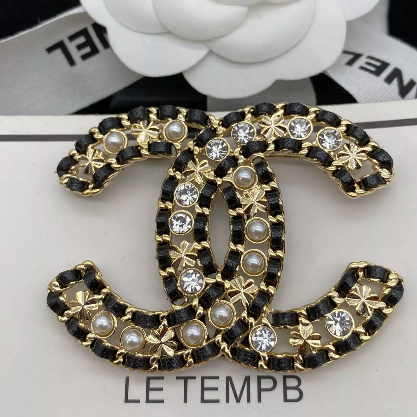Broche de Cuero Trébol de la Suerte