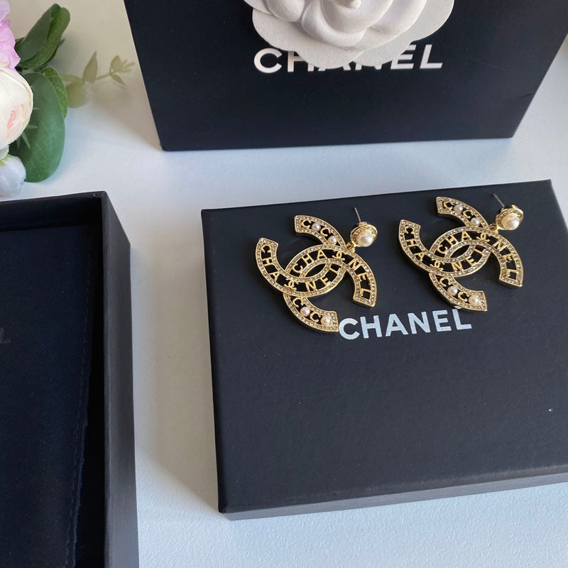 Boucles d'oreilles élégantes alphabet découpé