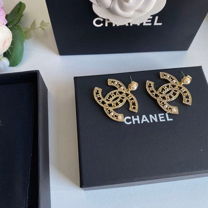 Boucles d'oreilles élégantes alphabet découpé