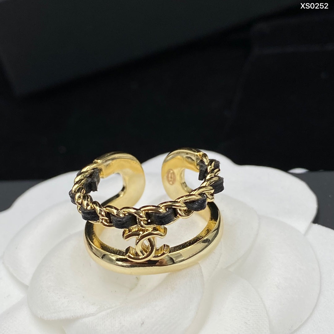 Bague ouverte en cuir avec cordon de tempérament