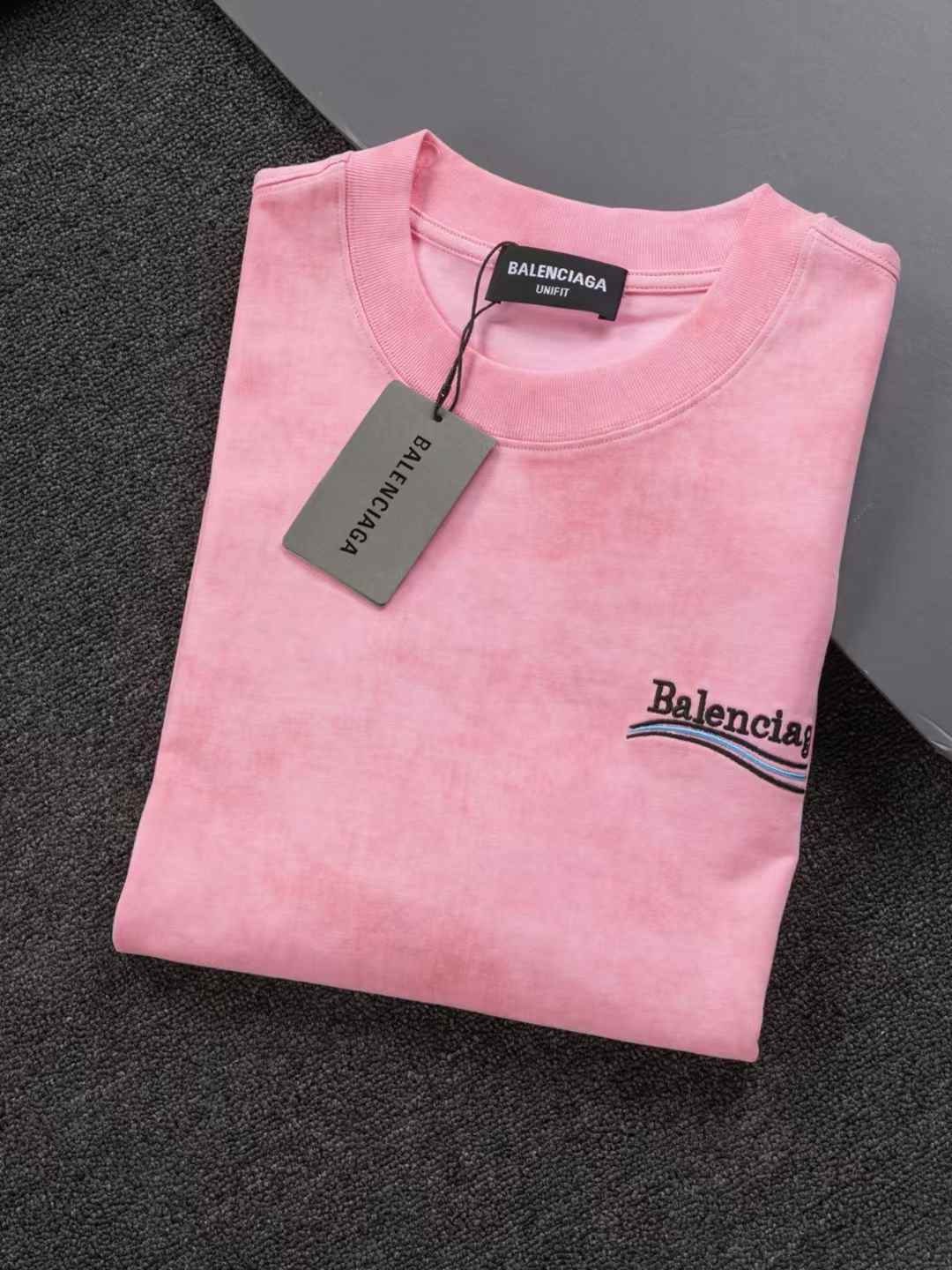 T-shirt aux couleurs tendance