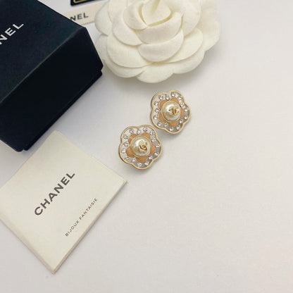 Boucles d'oreilles clous Camélia