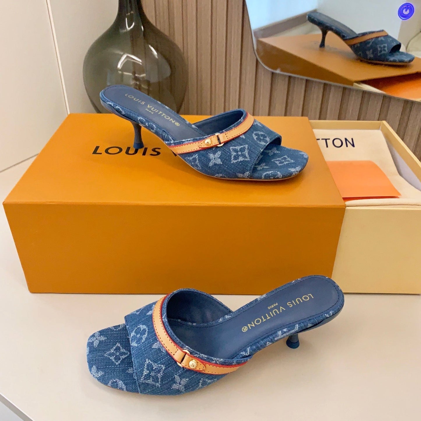 Nouvelles sandales à talon Monogram