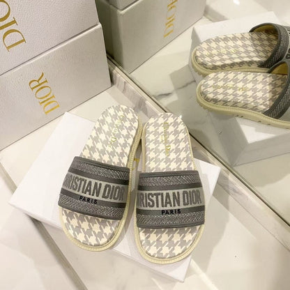 Houndstooth Embossed Slipper Sandals