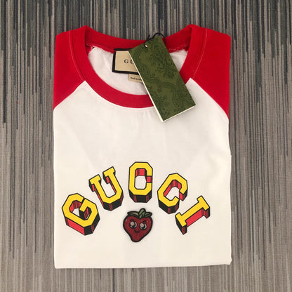 T-shirt coupe ajustée à manches courtes avec empiècements