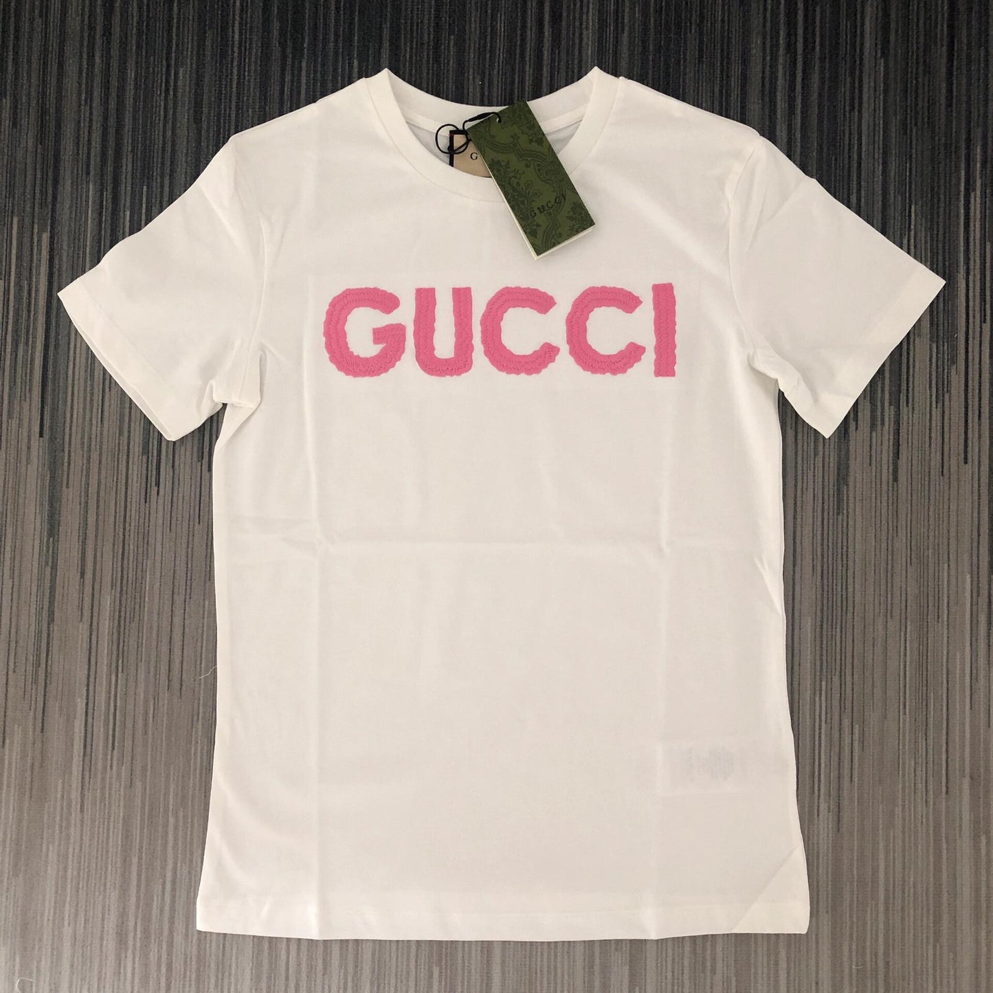 T-shirt à manches courtes brodé lettre couleur dopamine