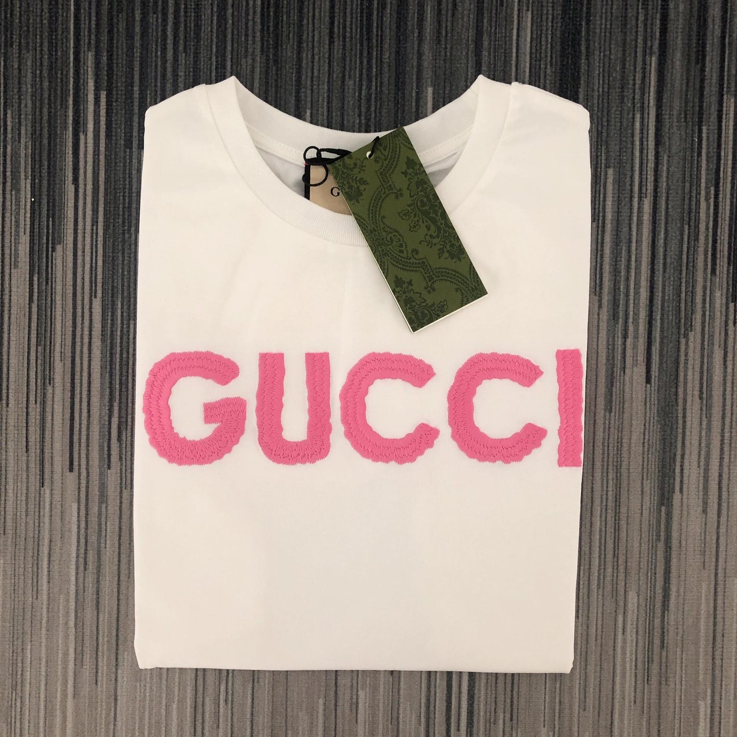 T-shirt à manches courtes brodé lettre couleur dopamine